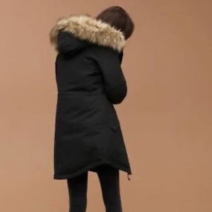 Aritzia Community Paradigm Parka Jacket Hood Faux Fur Pocket Zip